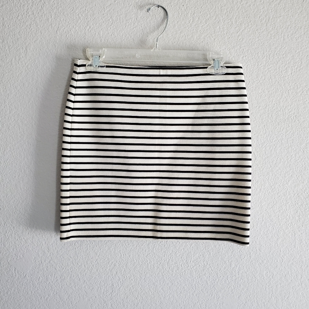Forever 21 Black & White Striped Skirt - size M